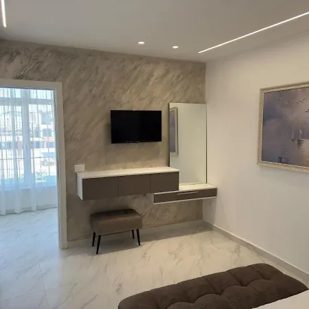 Mirakaj Luxury Apartamento Golem (Tirana)